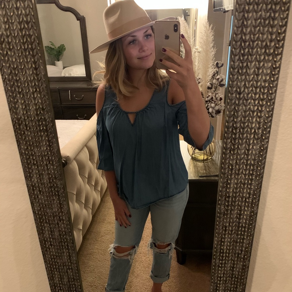 Beautiful shirt for any occasion!